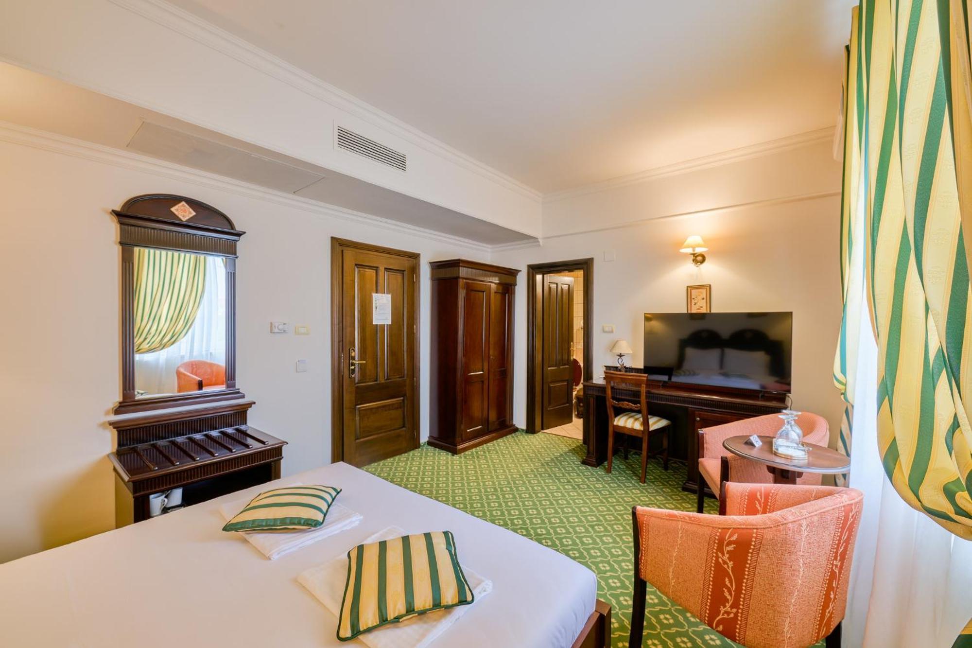 Hotel Classico ทิมิชัวรา ภายนอก รูปภาพ
